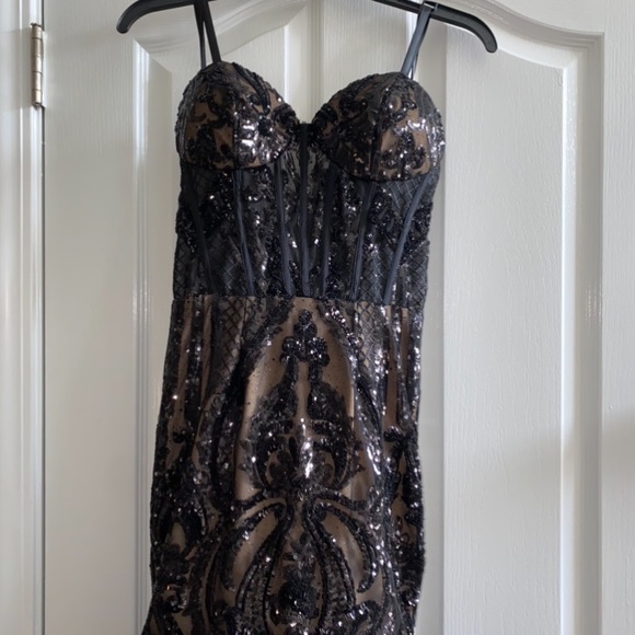 Black mermaid prom dress - Picture 2 of 7